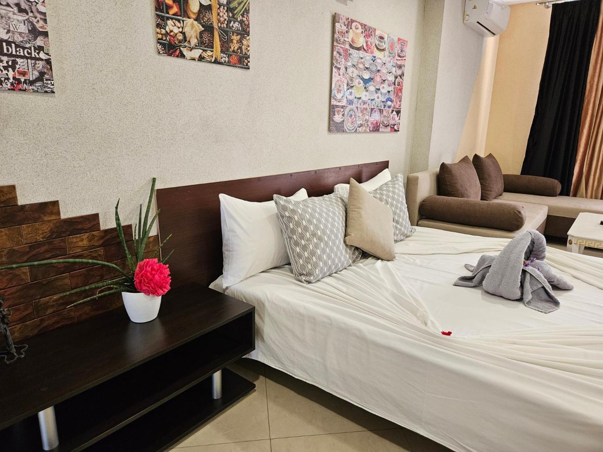 Paralax Hotel Warna Exterior foto