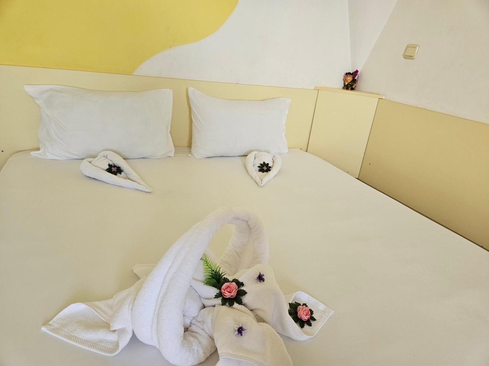Paralax Hotel Warna Exterior foto