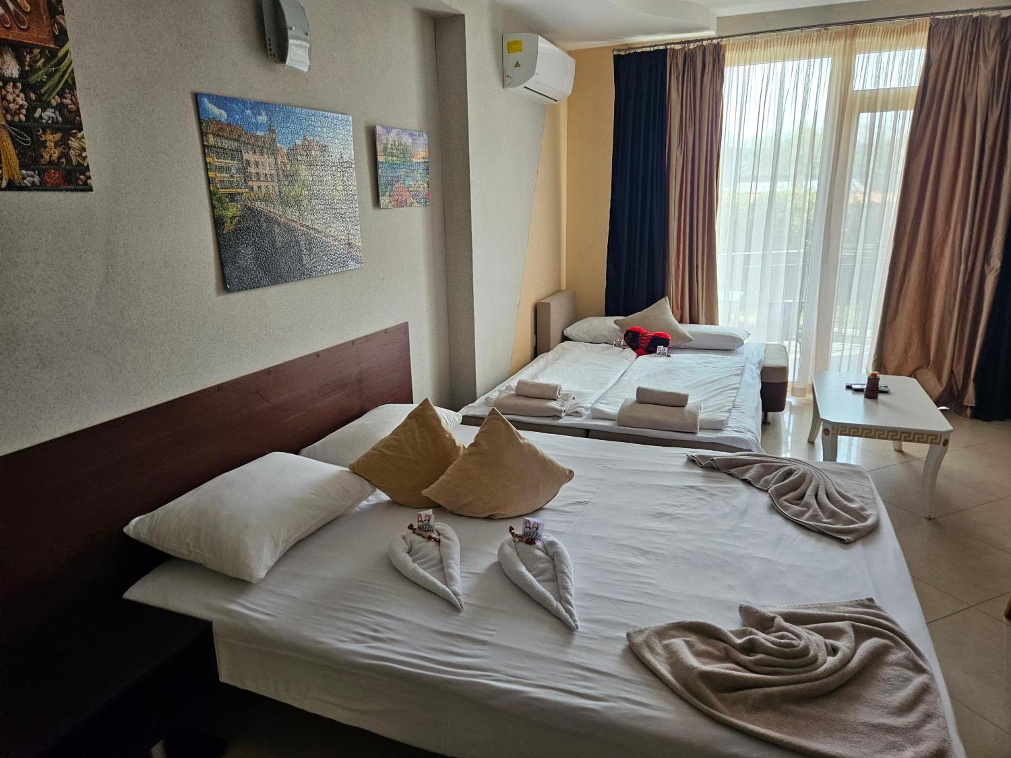 Paralax Hotel Warna Exterior foto