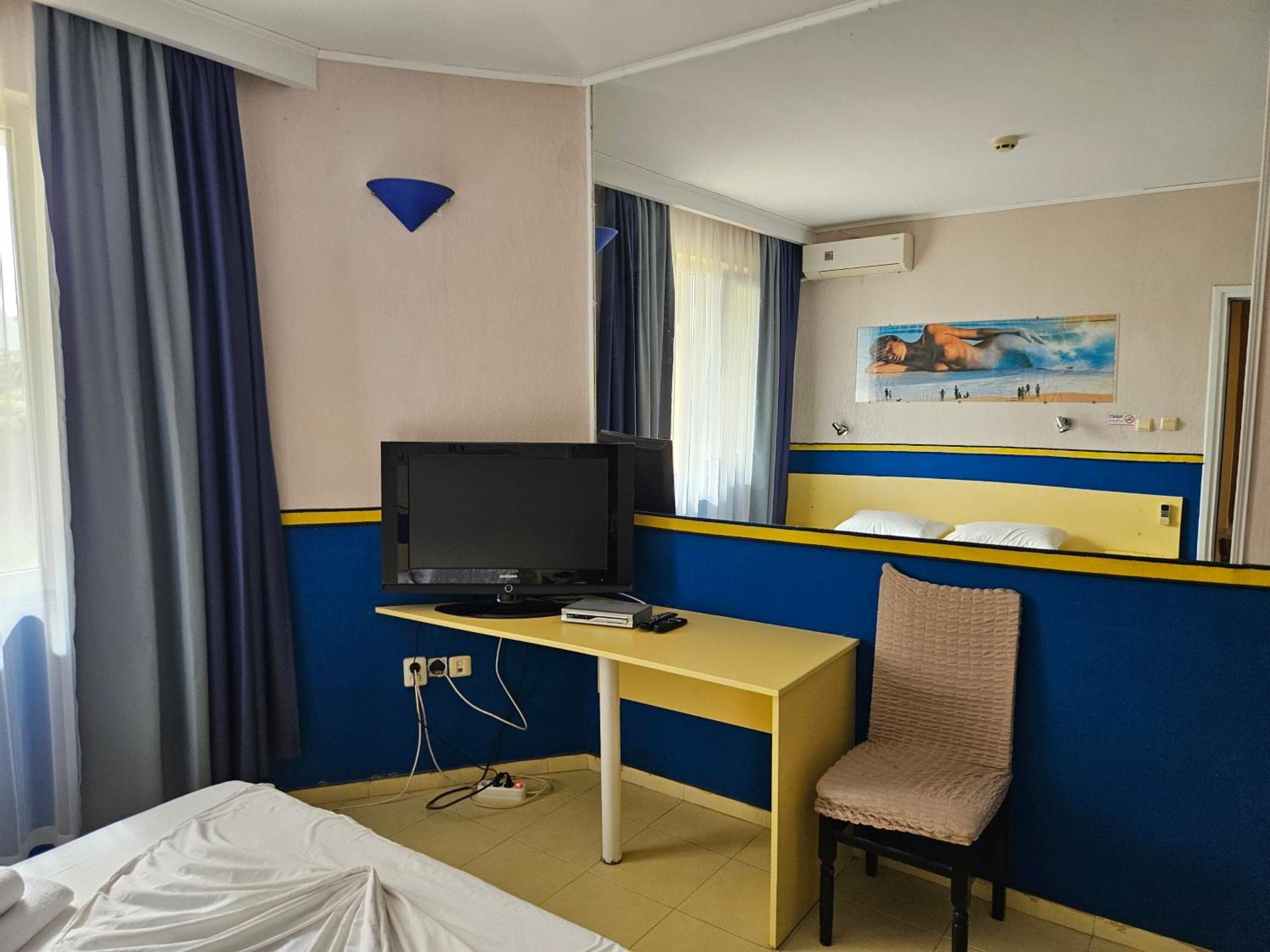 Paralax Hotel Warna Exterior foto