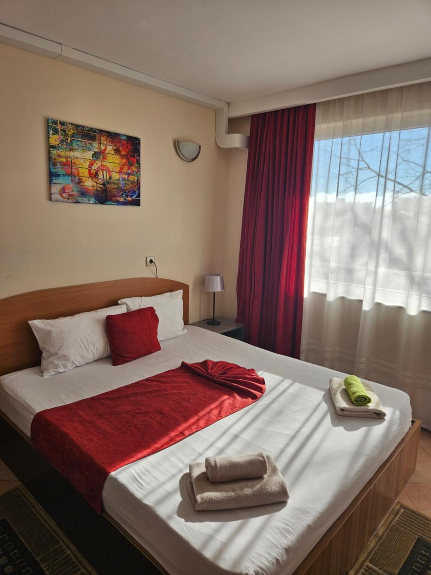 Paralax Hotel Warna Exterior foto
