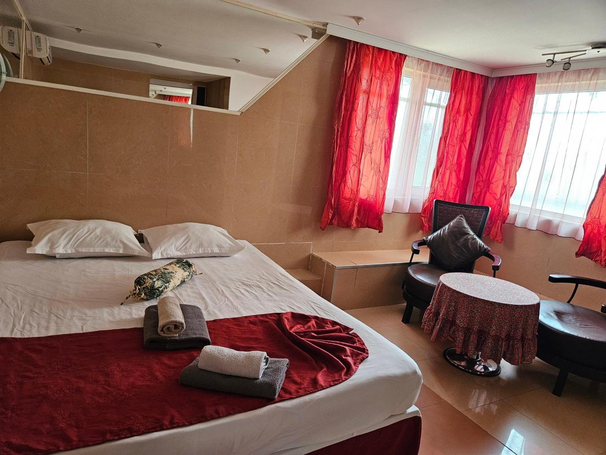 Paralax Hotel Warna Exterior foto