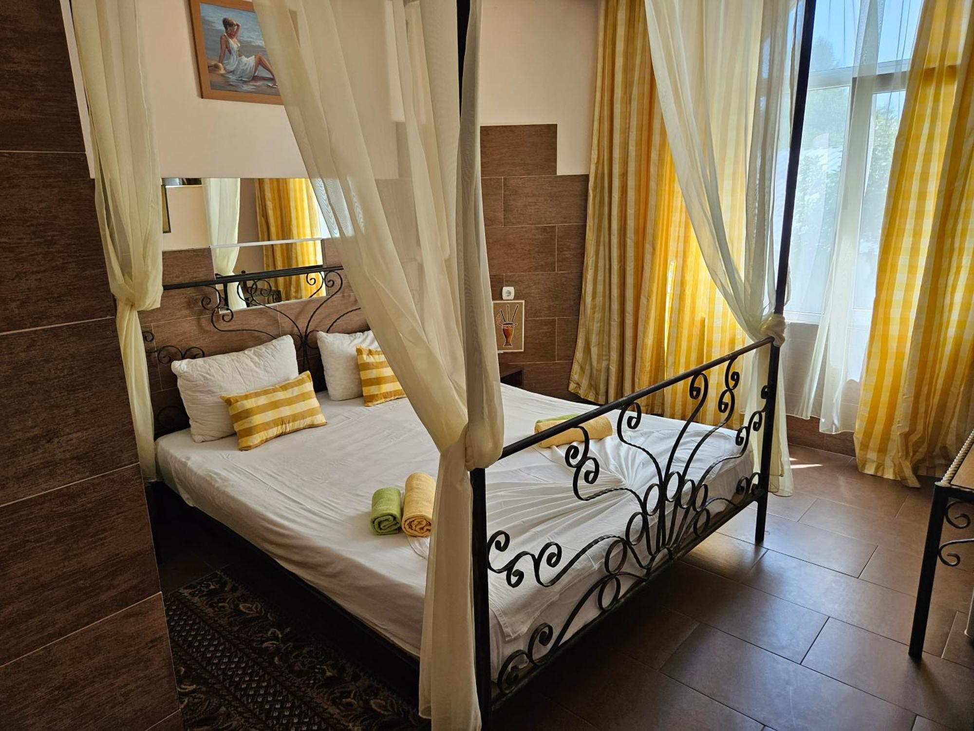 Paralax Hotel Warna Exterior foto