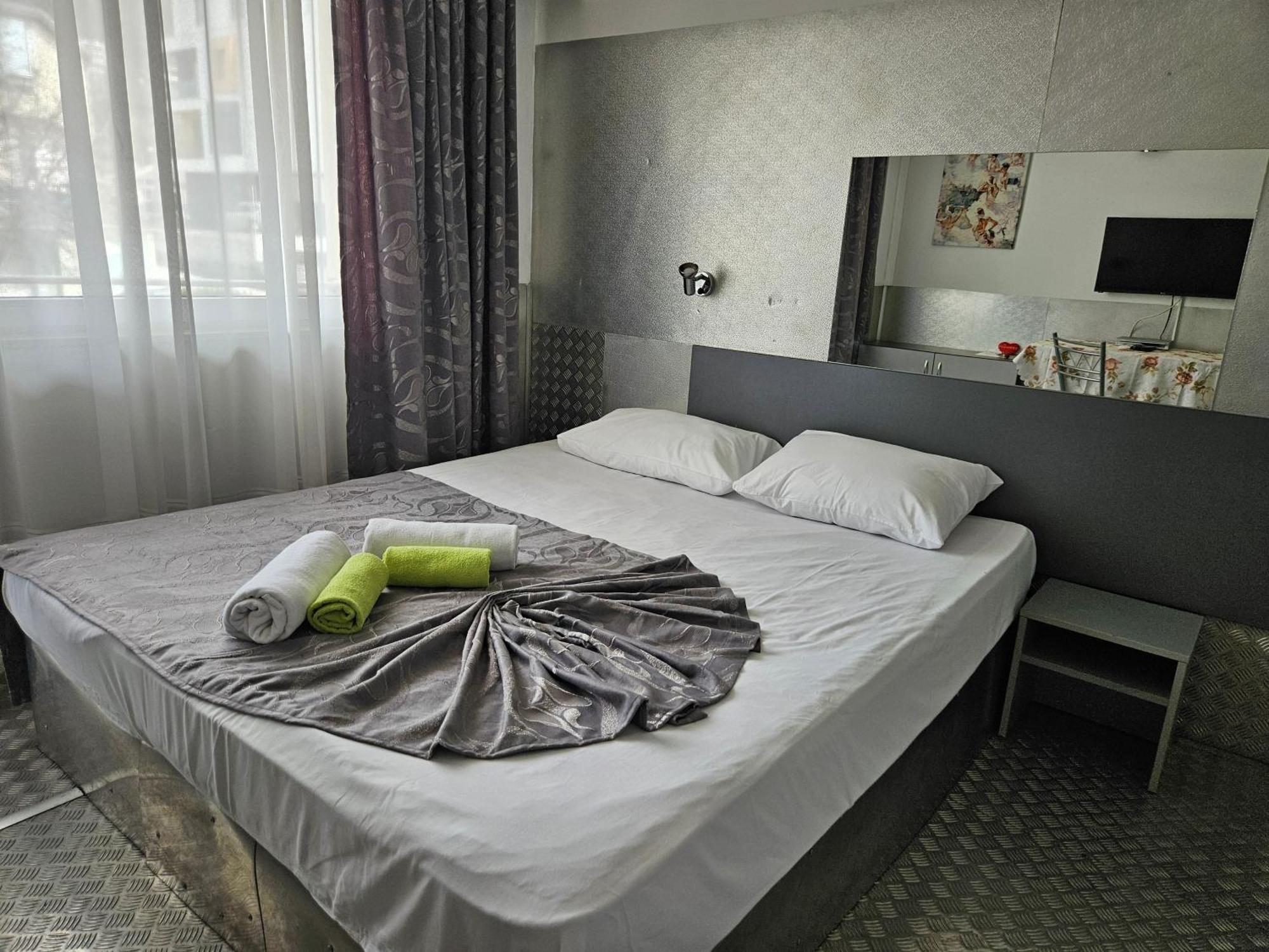 Paralax Hotel Warna Exterior foto