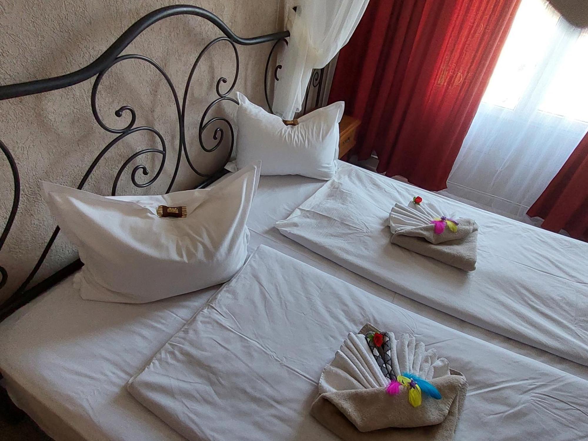 Paralax Hotel Warna Exterior foto